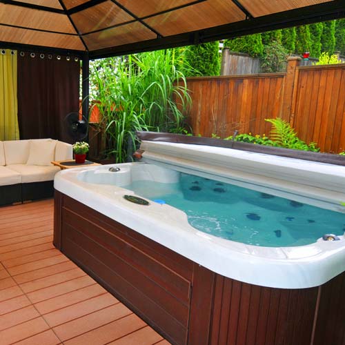 resort style hot tub