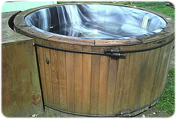 early-acrylic-hot-tub-by-california-cooperage