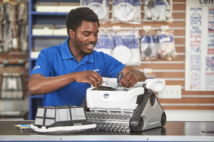 Leslie's associate repairing an automatic pool cleaner